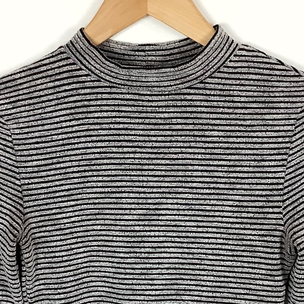 H&M Divided Women’s Long Sleeve Crop Top Mock Neck Stripe Size Small - Picture 3 of 6